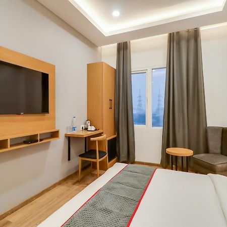 Super Townhouse Jashn Hotel Chinhat Kültér fotó