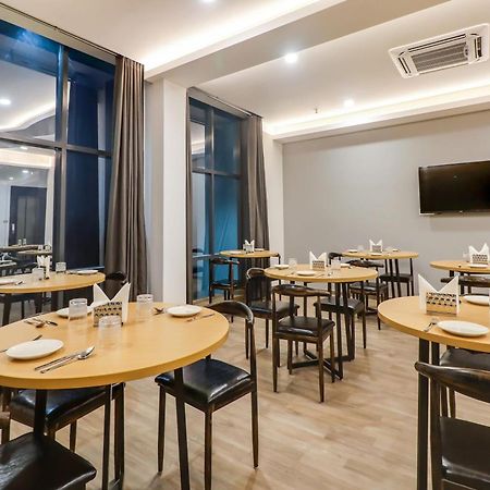 Super Townhouse Jashn Hotel Chinhat Kültér fotó