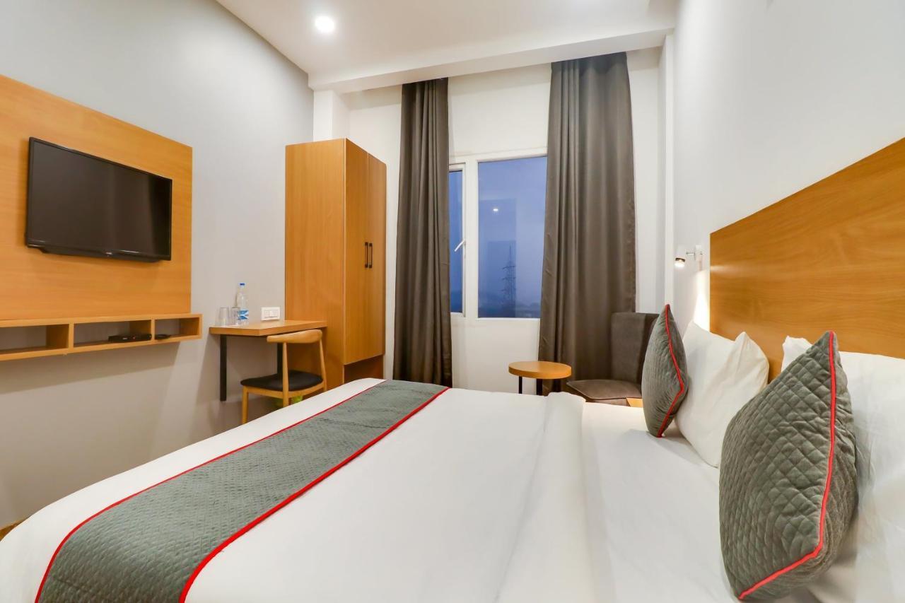 Super Townhouse Jashn Hotel Chinhat Kültér fotó