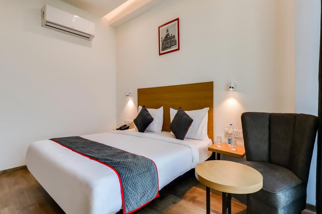 Super Townhouse Jashn Hotel Chinhat Kültér fotó