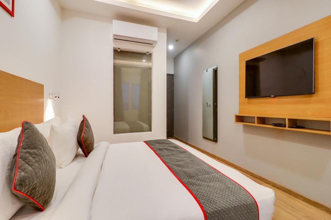 Super Townhouse Jashn Hotel Chinhat Kültér fotó