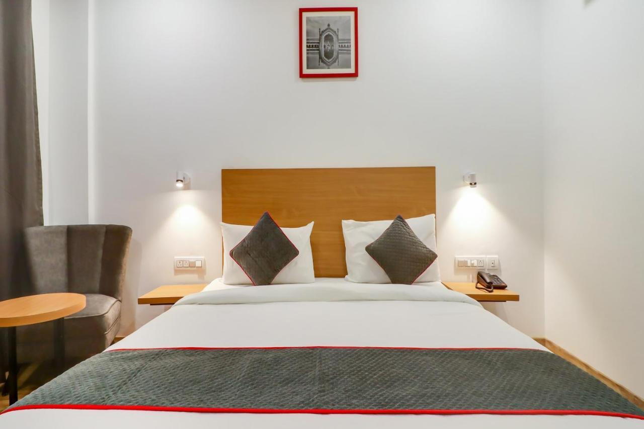 Super Townhouse Jashn Hotel Chinhat Kültér fotó
