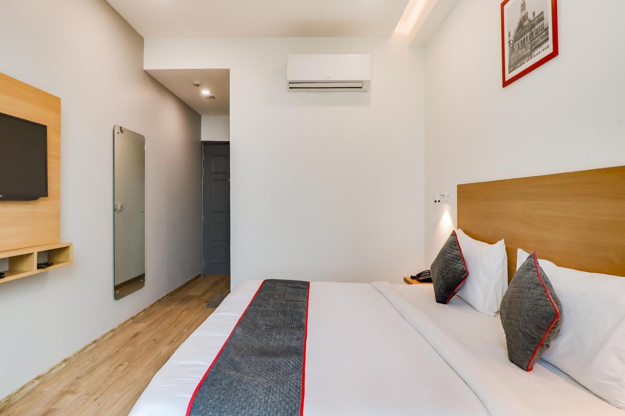 Super Townhouse Jashn Hotel Chinhat Kültér fotó