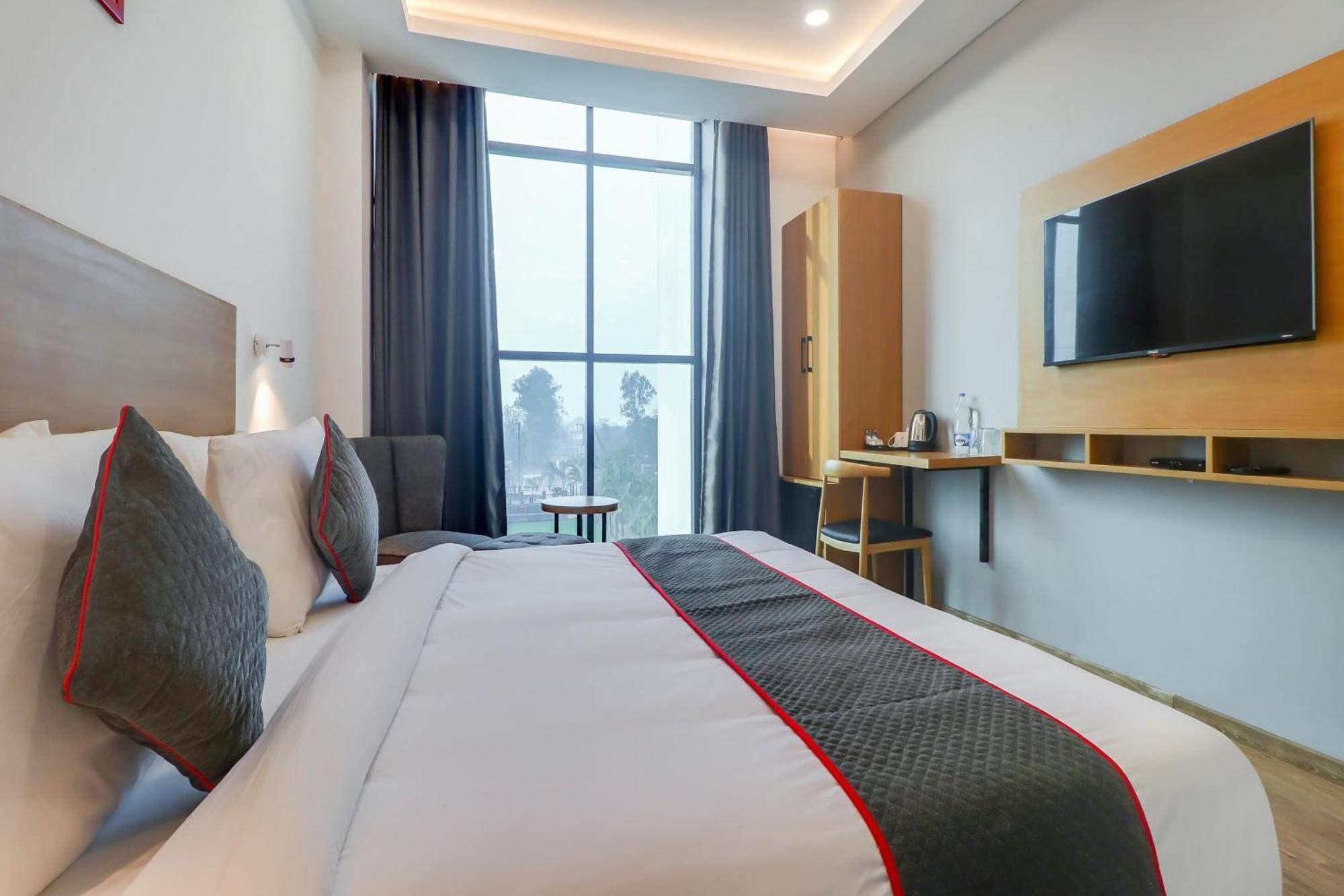 Super Townhouse Jashn Hotel Chinhat Kültér fotó
