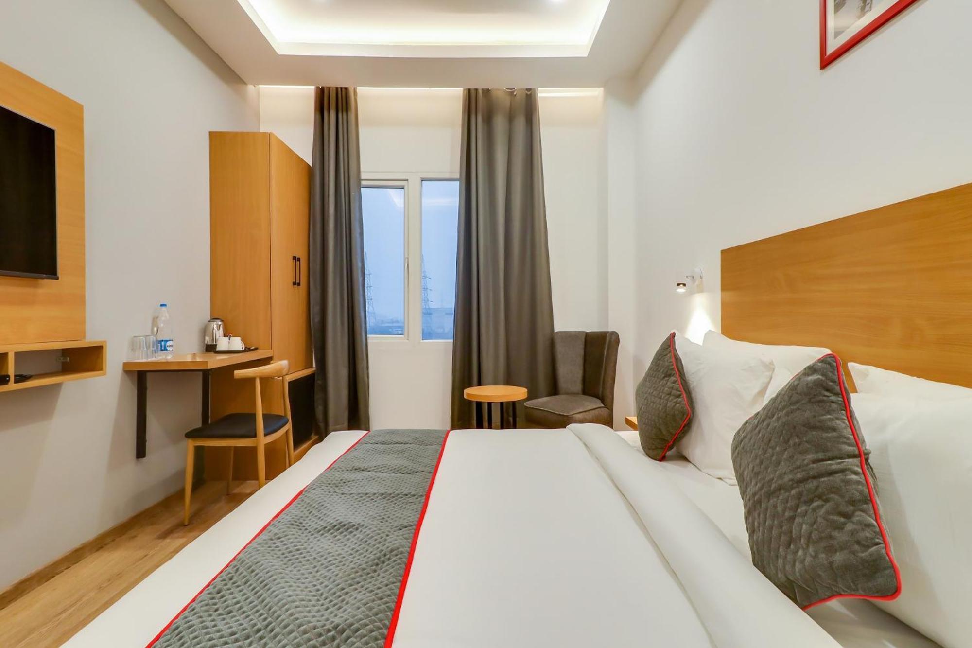 Super Townhouse Jashn Hotel Chinhat Kültér fotó