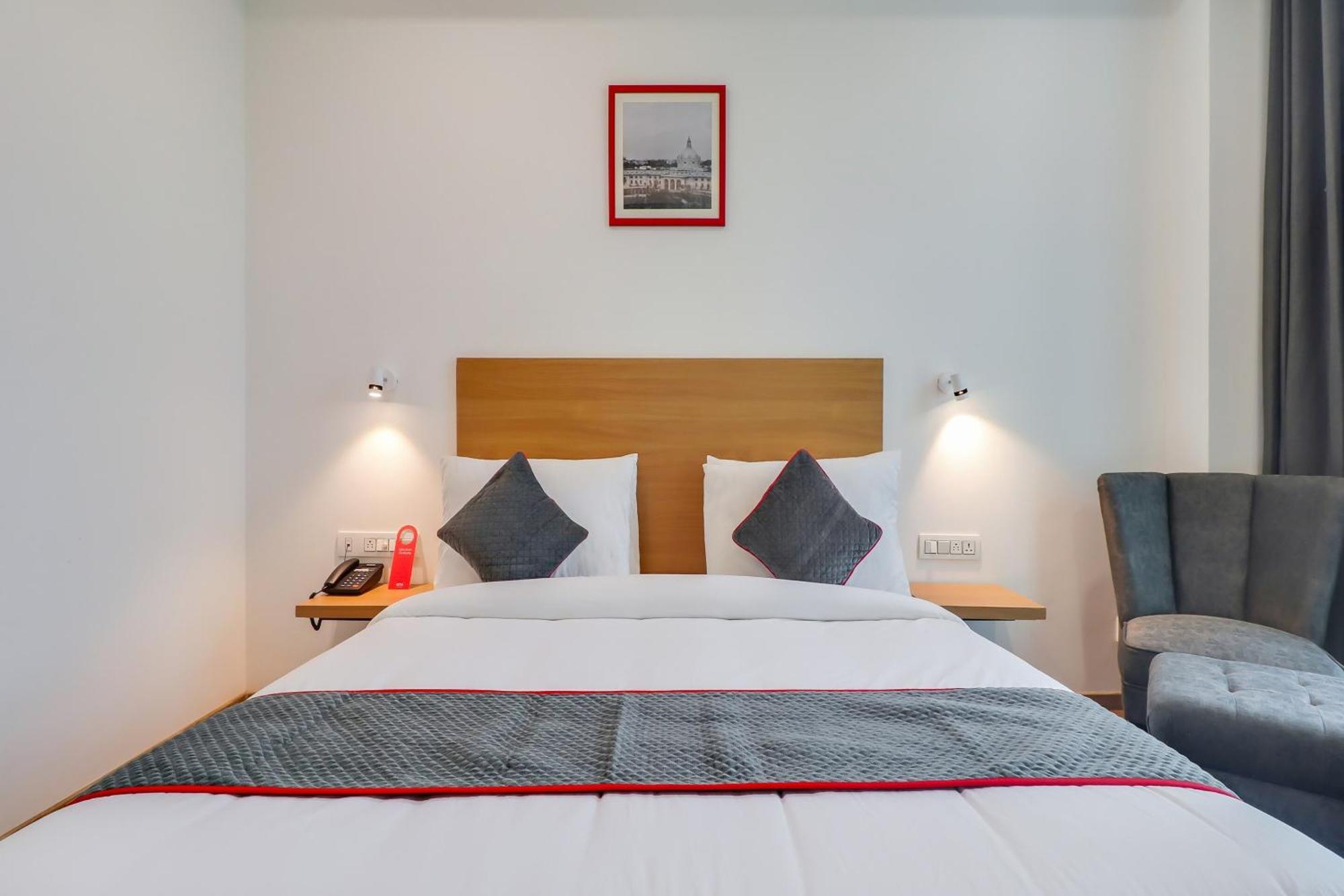 Super Townhouse Jashn Hotel Chinhat Kültér fotó