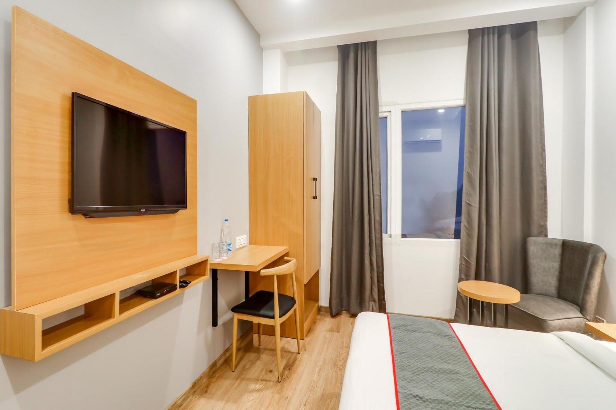 Super Townhouse Jashn Hotel Chinhat Kültér fotó