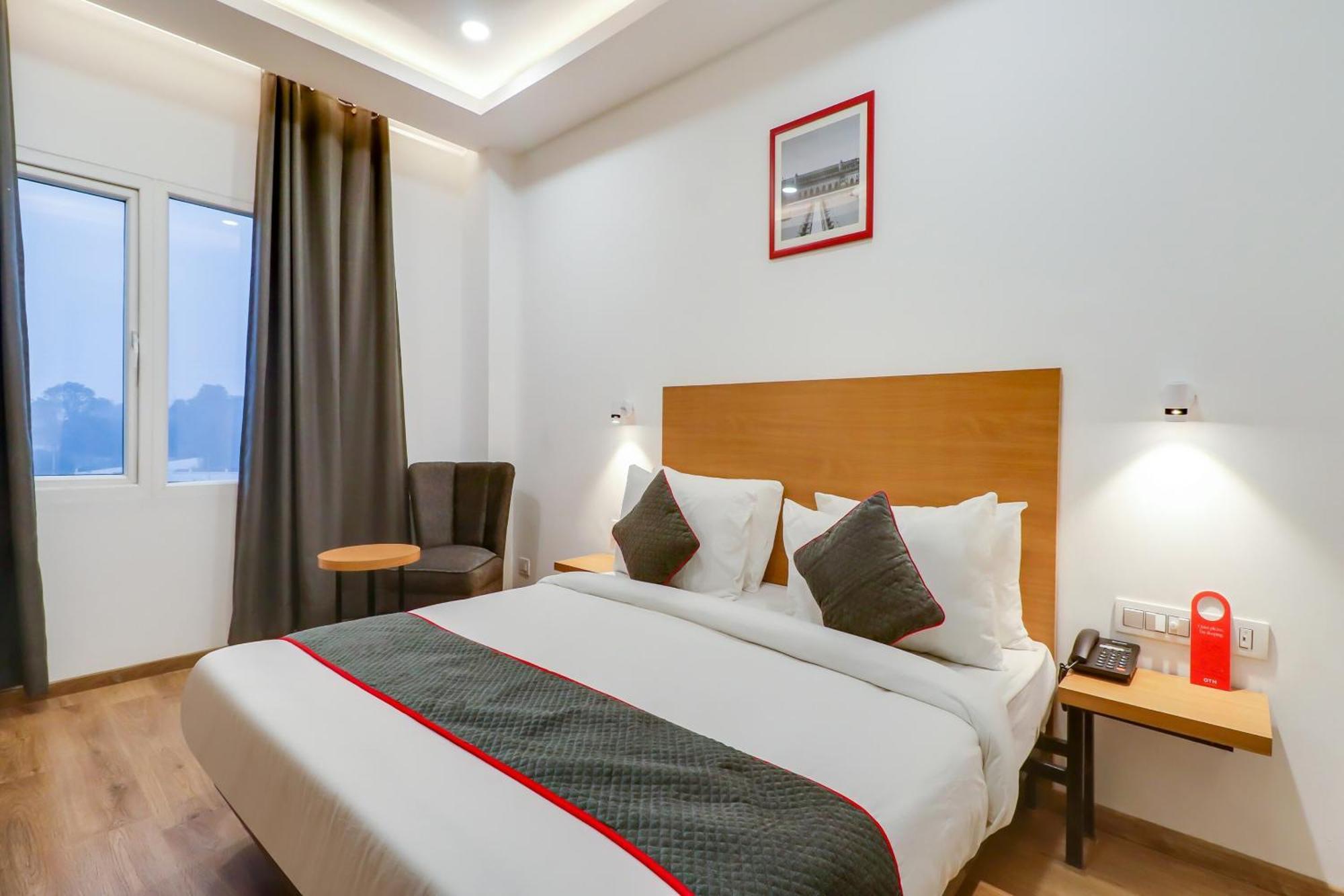 Super Townhouse Jashn Hotel Chinhat Kültér fotó