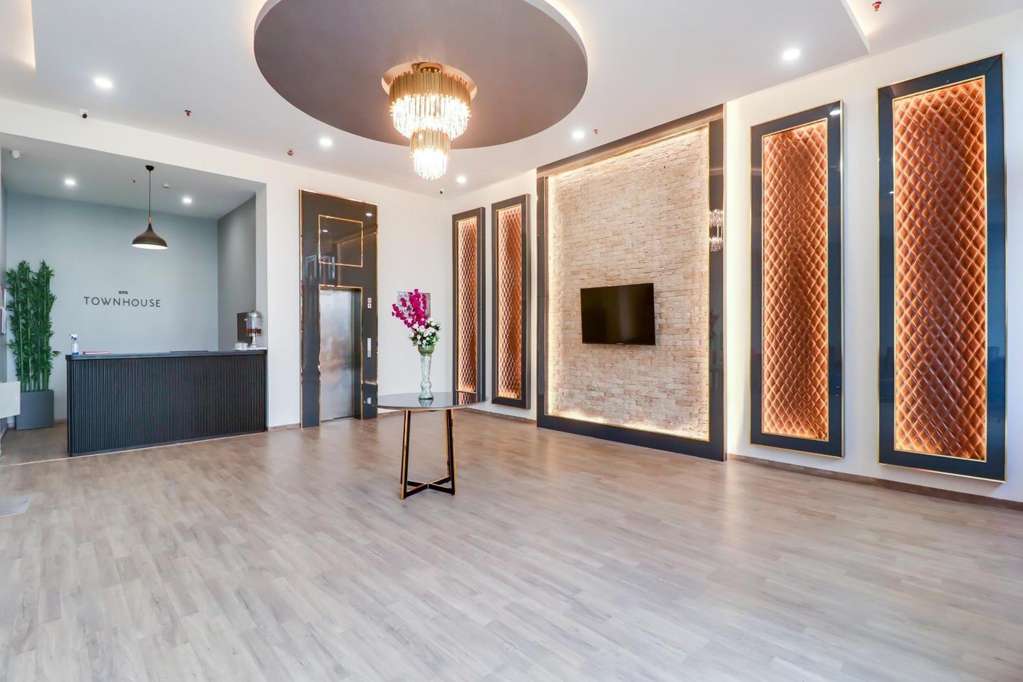 Super Townhouse Jashn Hotel Chinhat Kültér fotó
