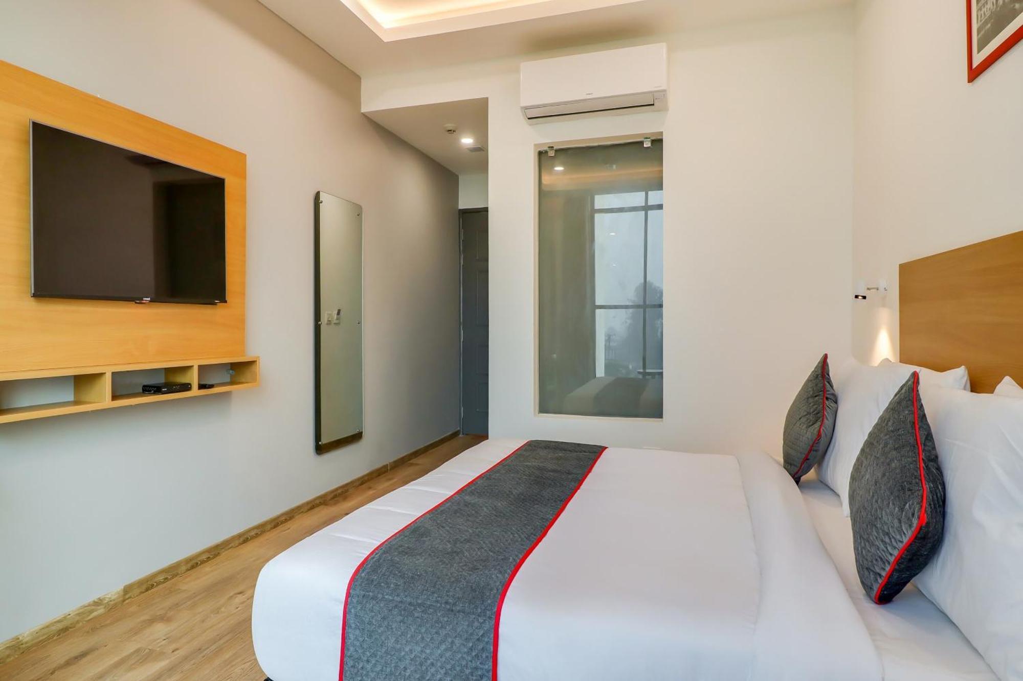 Super Townhouse Jashn Hotel Chinhat Kültér fotó
