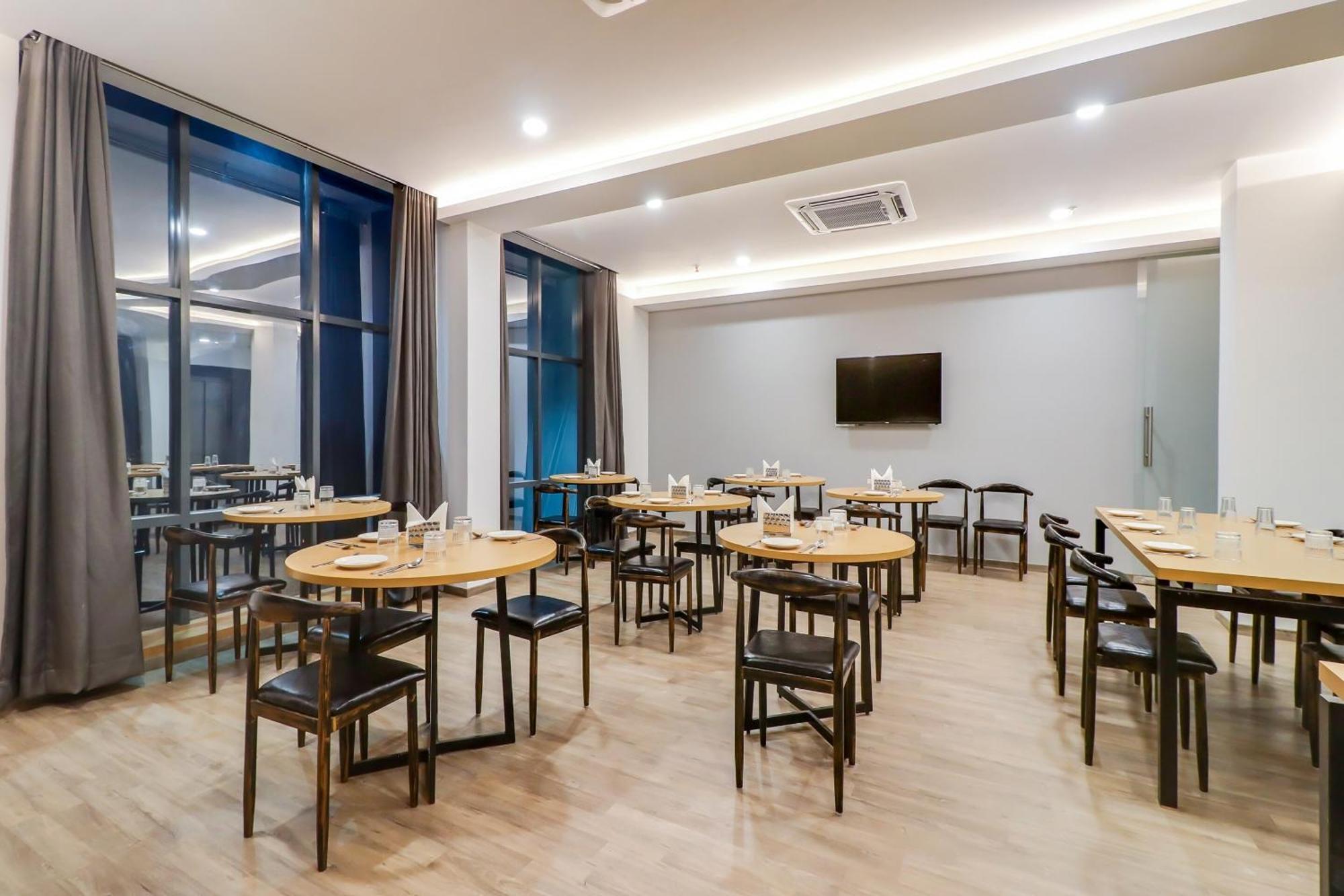 Super Townhouse Jashn Hotel Chinhat Kültér fotó