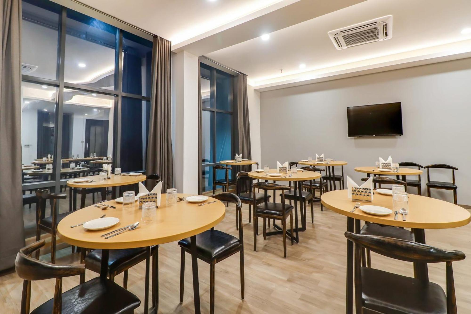 Super Townhouse Jashn Hotel Chinhat Kültér fotó