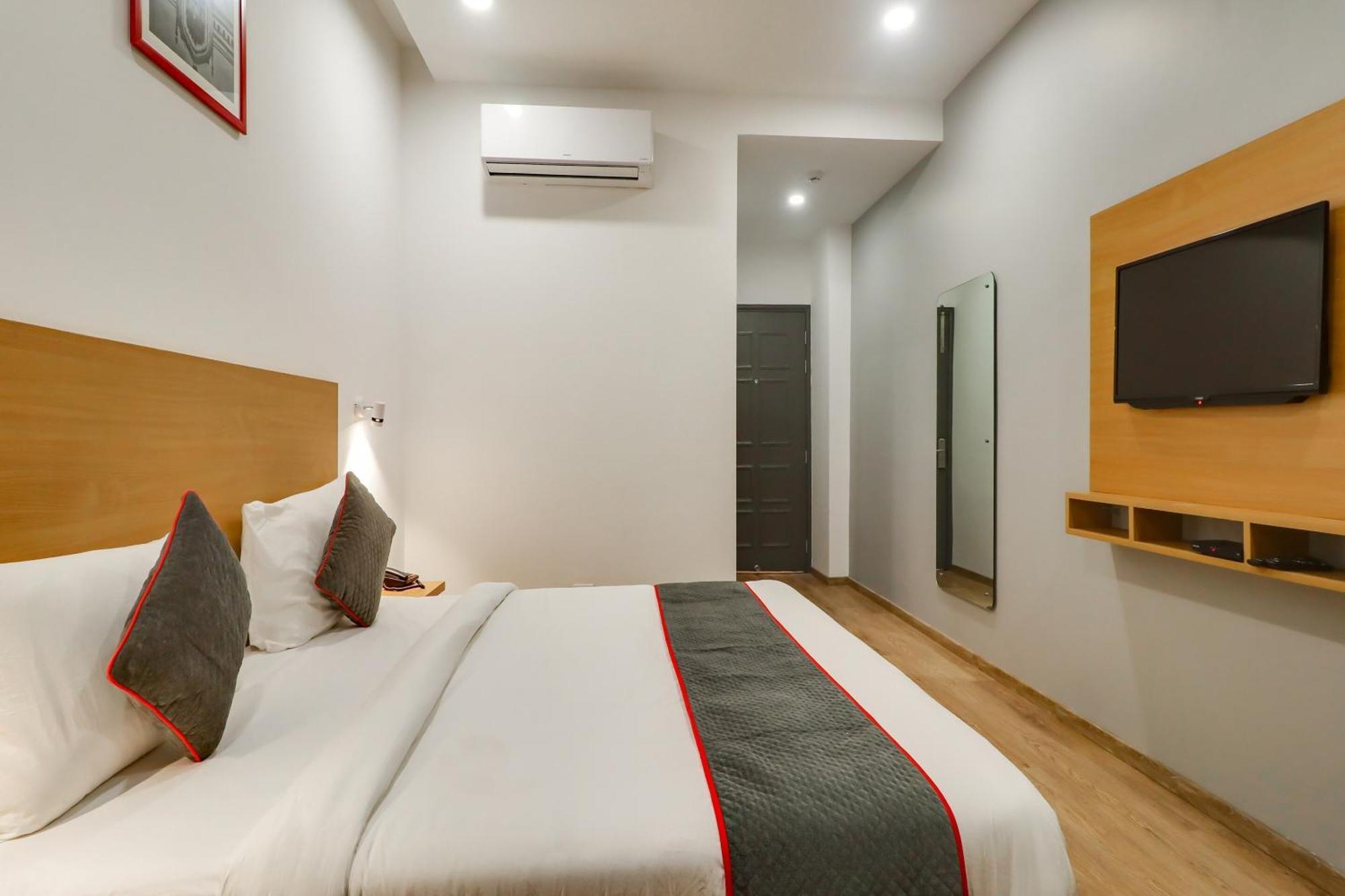 Super Townhouse Jashn Hotel Chinhat Kültér fotó