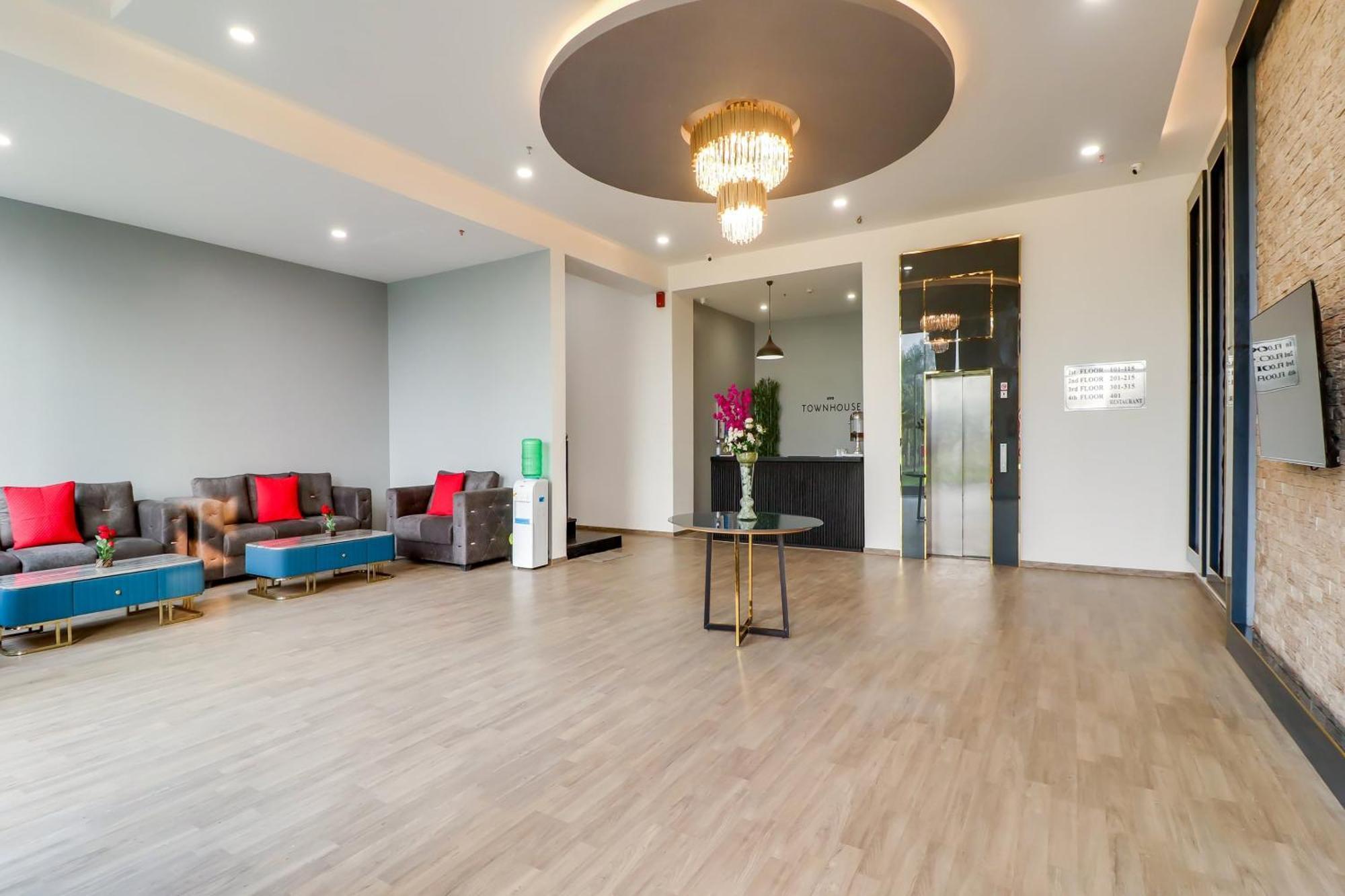 Super Townhouse Jashn Hotel Chinhat Kültér fotó