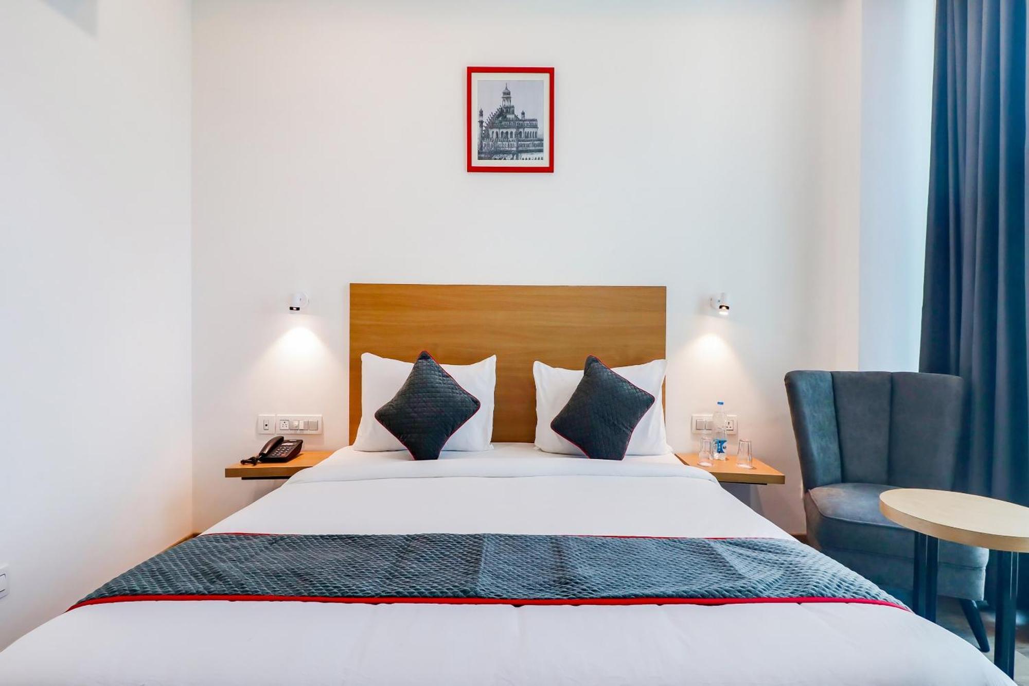 Super Townhouse Jashn Hotel Chinhat Kültér fotó